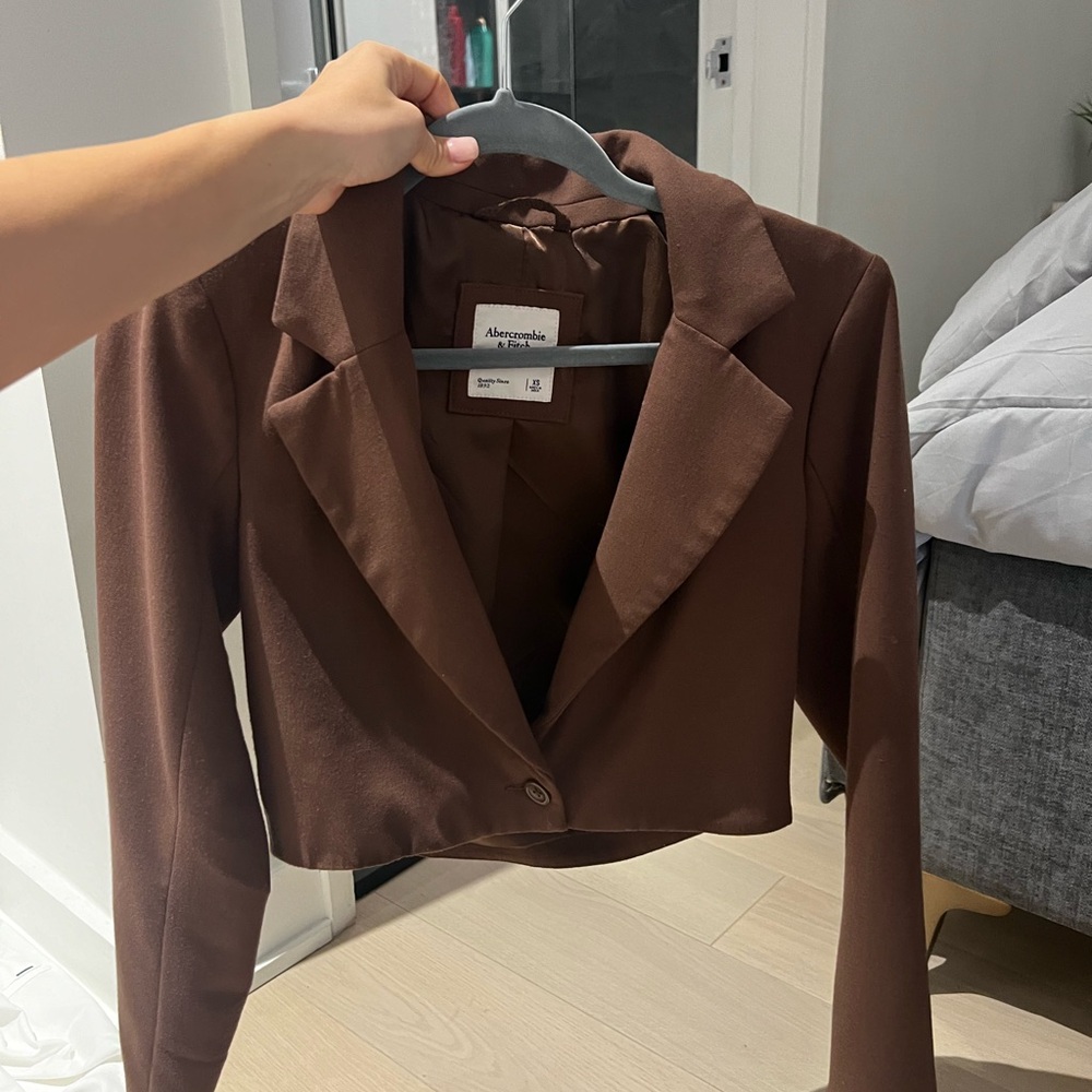 Abercrombie and Fitch cropped blazer